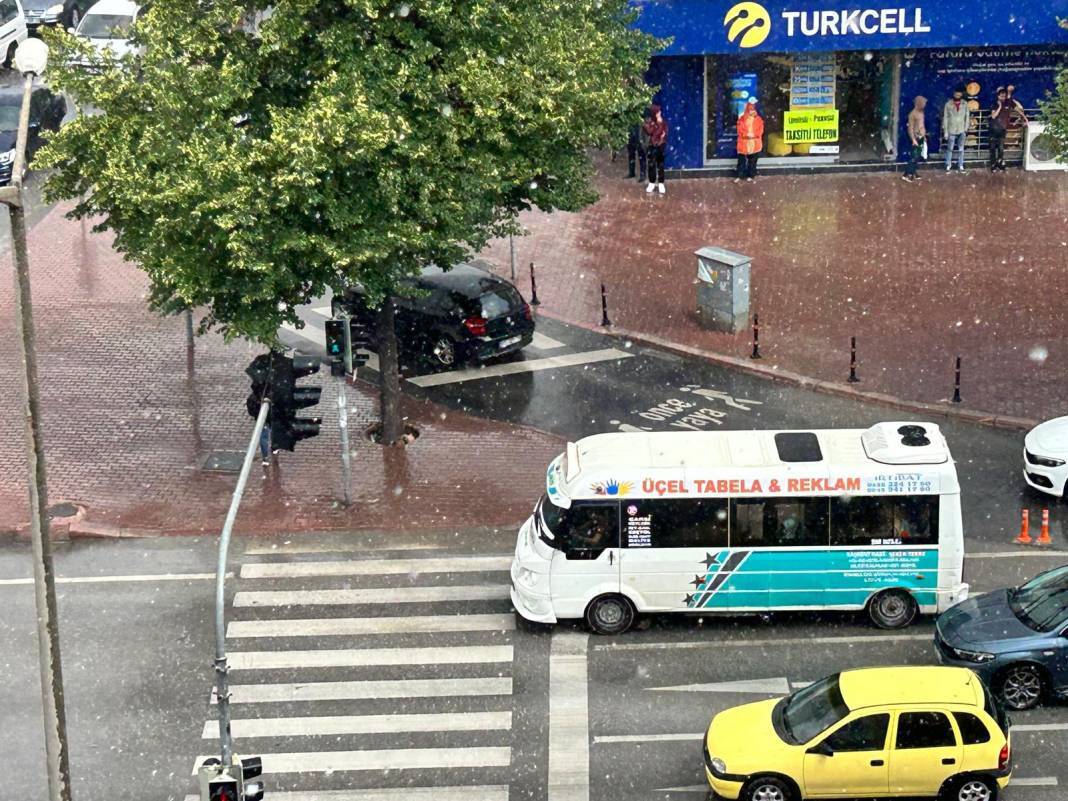 Konya'da sağanak yağış etkili oluyor! 1